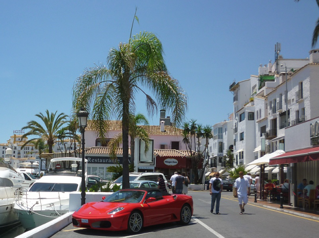 Apartments by the harbor Puerto Banus