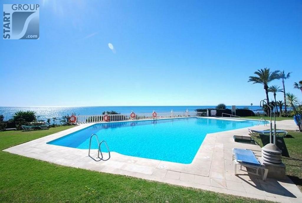 Lubina Apartments pool