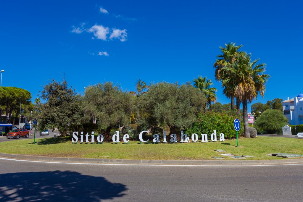 Hus och lägenheter till salu i Calahonda